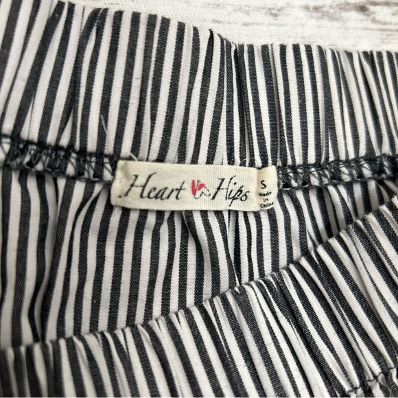 Heart Hips Off Shoulder Striped Top Women’s Small Blue White - Picture 2 of 8